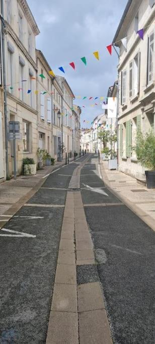 Le Duplex Du Centre - Ideal Pour Un Sejour Detente ! Saint-Savinien Kültér fotó