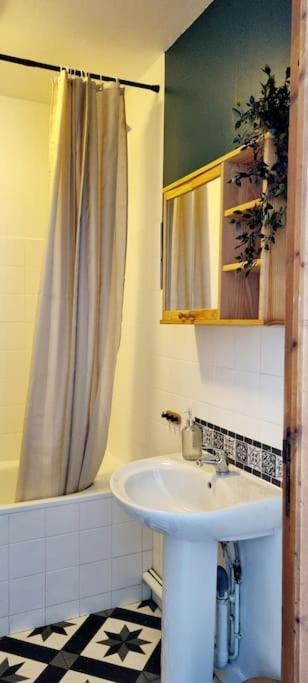 Le Duplex Du Centre - Ideal Pour Un Sejour Detente ! Saint-Savinien Kültér fotó
