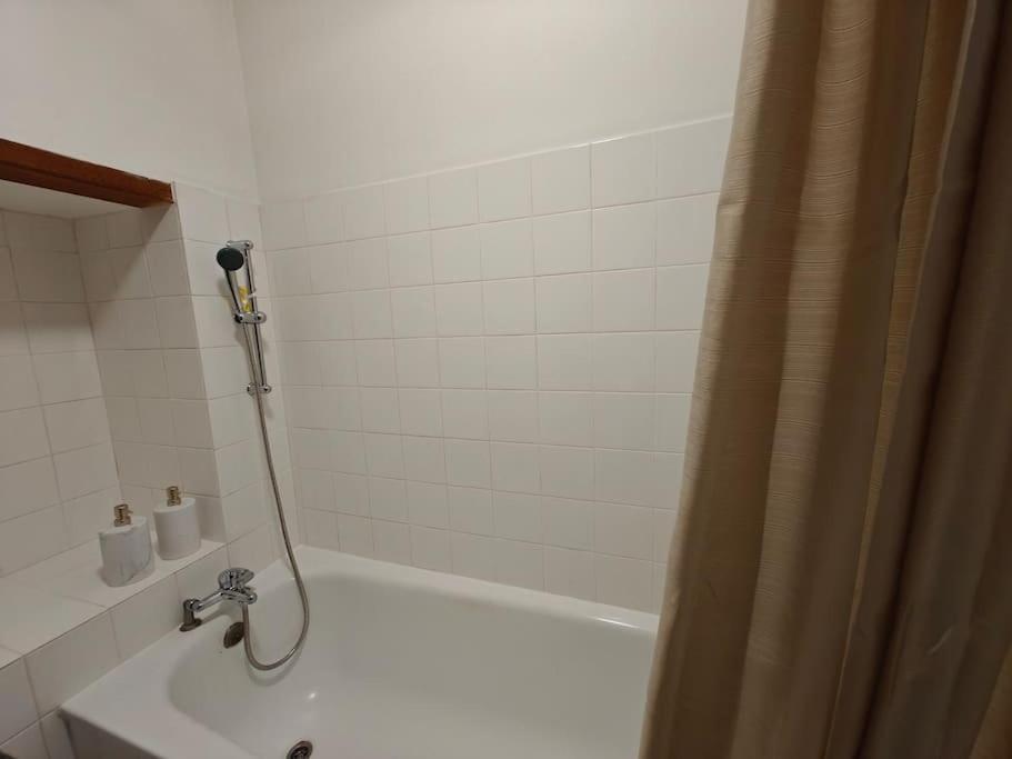 Le Duplex Du Centre - Ideal Pour Un Sejour Detente ! Saint-Savinien Kültér fotó
