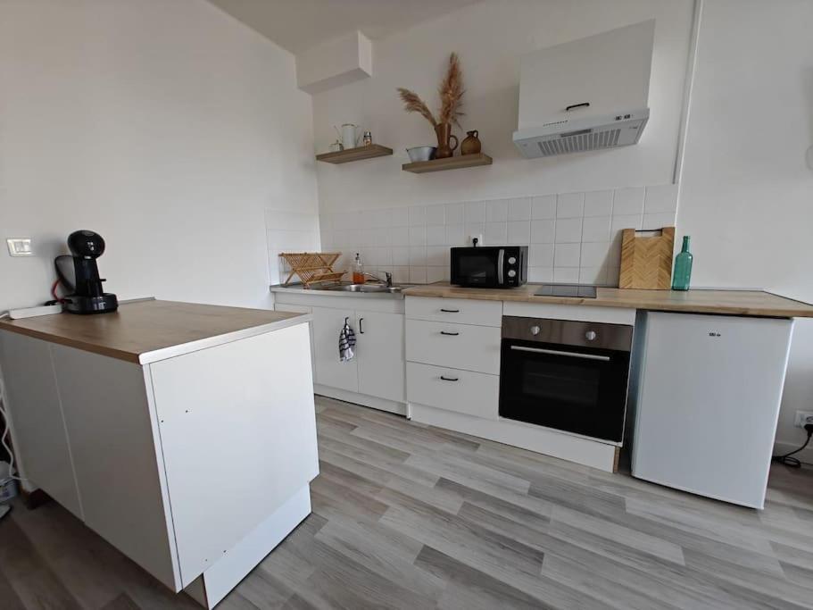 Le Duplex Du Centre - Ideal Pour Un Sejour Detente ! Saint-Savinien Kültér fotó