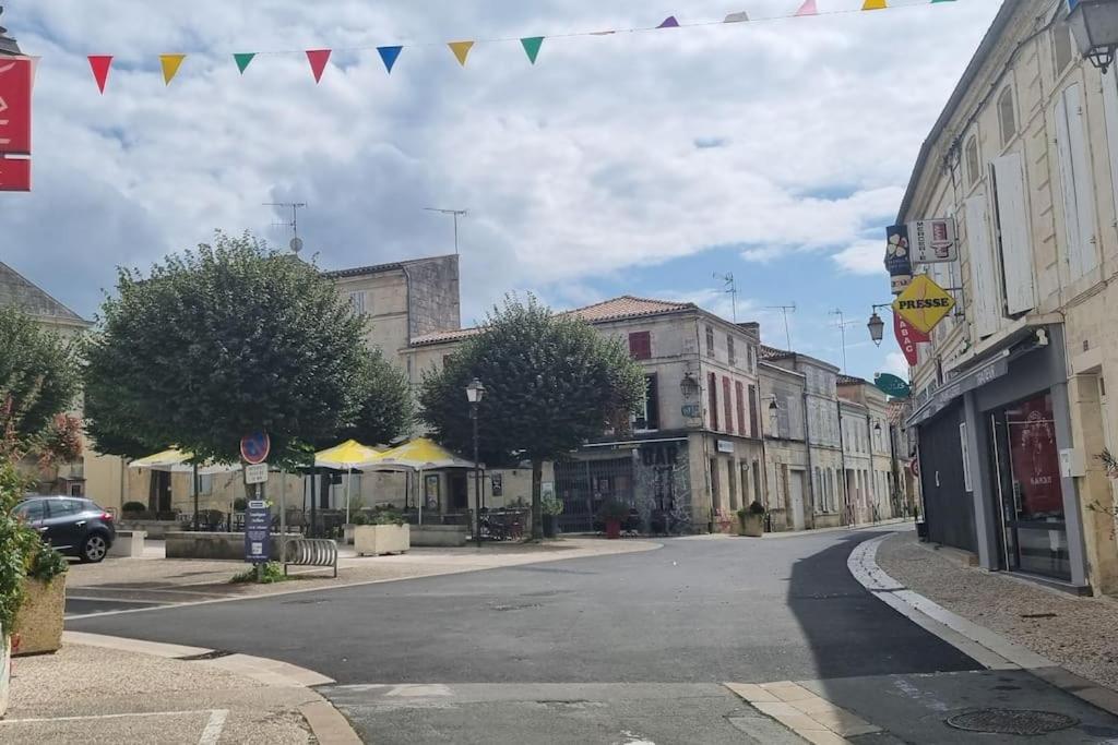 Le Duplex Du Centre - Ideal Pour Un Sejour Detente ! Saint-Savinien Kültér fotó