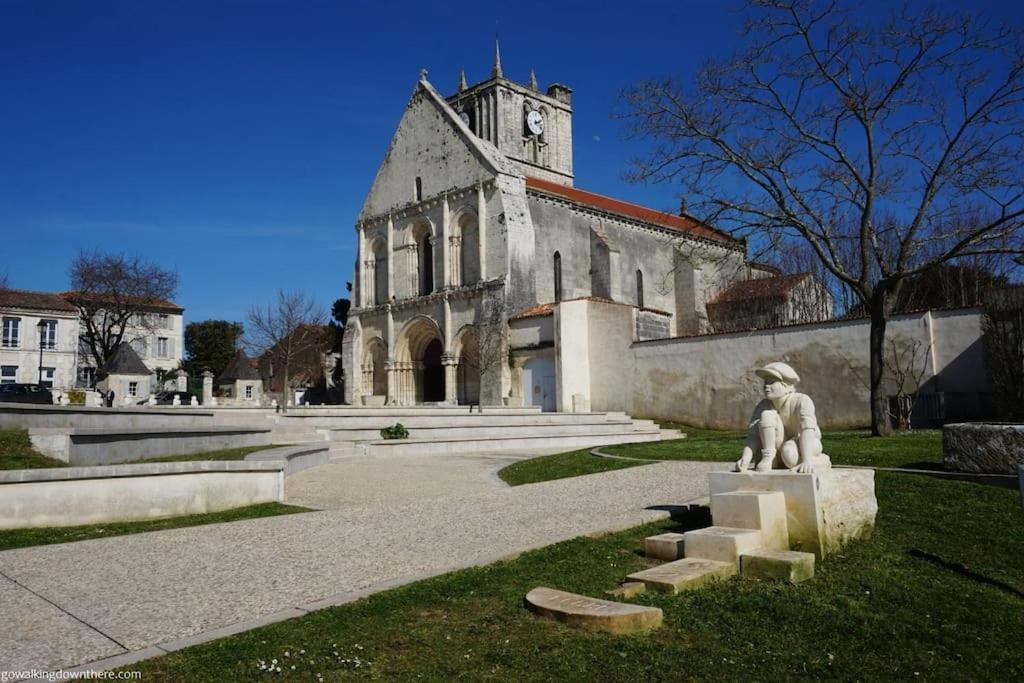 Le Duplex Du Centre - Ideal Pour Un Sejour Detente ! Saint-Savinien Kültér fotó