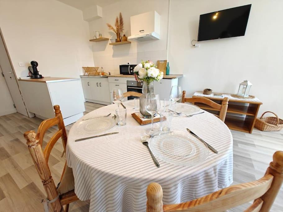 Le Duplex Du Centre - Ideal Pour Un Sejour Detente ! Saint-Savinien Kültér fotó